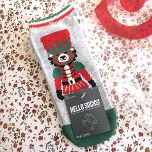 NWT - Women’s Nutcracker Bear Low Cut Socks - Light Heather Gray 4-10